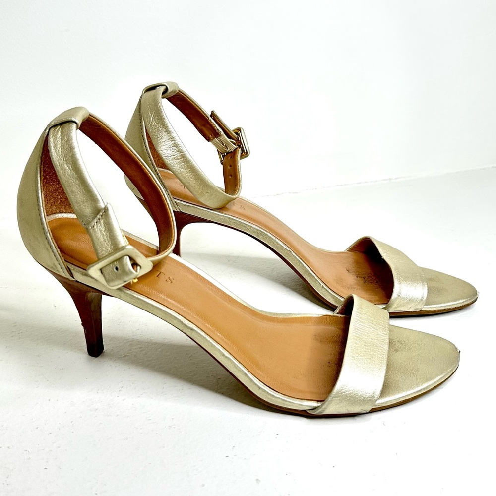 Light gold classic leather sandals